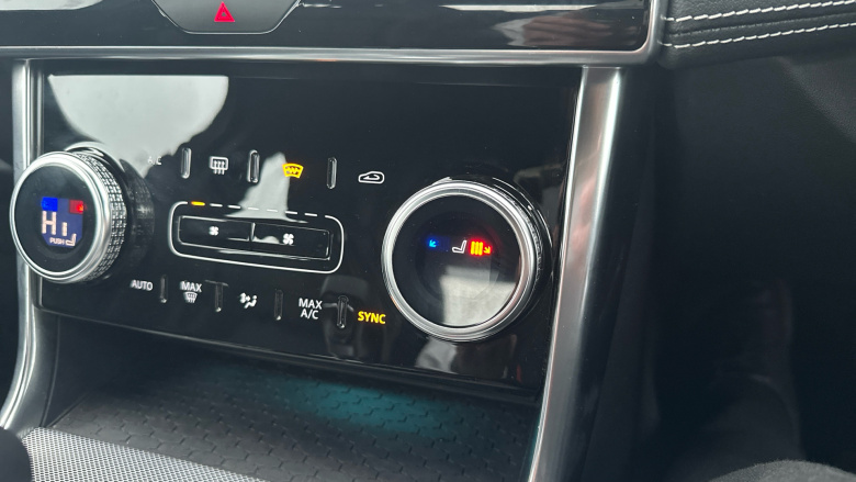 Jaguar XE 2.0 D200 R-Dynamic SE 4dr Auto Diesel Saloon